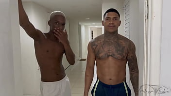 Preview 1 of Sunnylem Xxx - Os meninos estavam brincando de bola e deixaram cair aqui dentro do meu quintal e como uma boa tia chamei eles para entrar e comer um bolinho tbm