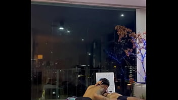 Preview 1 of Indian Village Bur Chudai Video - Sexo na sacada do apartamento em uma noite quente