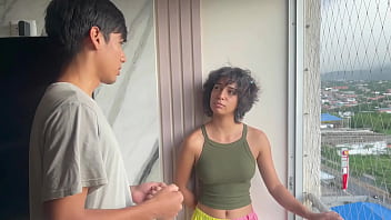 Preview 1 of Hausa Nigeria - Pareja de hermanastros latinos tienen relaciones sexuales por primera vez a escondidas de sus padrastros. Se corre en su boca.