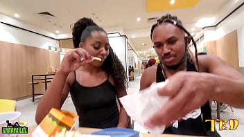 Preview 2 of Teens4anal Com - Eles aprontam enquanto tomam um lanche no Mcdonald&#039_s - Casal Black RJ - Amandinha Black Rj - Edu Black Rj