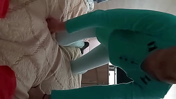 Preview 1 of Flagra Empregadas Domesticas - SHY 18 YEAR OLD ROOMMATE SURPRISES ME BY SUCKING MY DICK UNTIL SHE GET ALL MY CUM