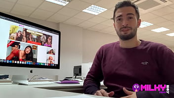 Preview 1 of Bffs Xnxx - Conocieron a tu mam&aacute_ por Tinder y la follaron... Milf espa&ntilde_ola cachonda