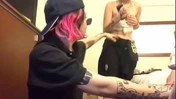 Preview 3 of Big Boop Xxx Video - Twitch se le sale una teta en un streaming en vivo