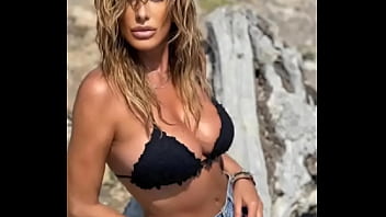 Preview 2 of Sex Dildo Dad Mom - Modelo Sabrina salerno a tope