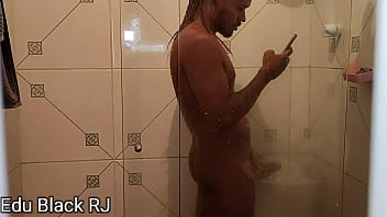 Preview 2 of Zarina Zainudin Fuck - ( Amandinha Black RJ ) me pegou tocando punheta no banho ( Casal Black RJ )