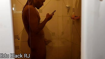 Preview 1 of Zarina Zainudin Fuck - ( Amandinha Black RJ ) me pegou tocando punheta no banho ( Casal Black RJ )