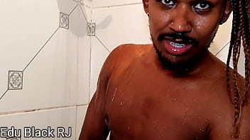 Preview 4 of Zarina Zainudin Fuck - ( Amandinha Black RJ ) me pegou tocando punheta no banho ( Casal Black RJ )