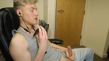 Preview 2 of Boy Fuck Tube Hijab - British Guy Dirty Talking To His Girl On The Phone While He Wanks