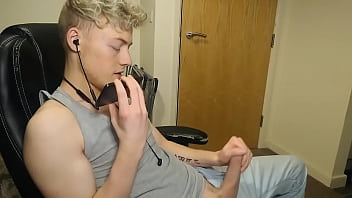 Preview 1 of Boy Fuck Tube Hijab - British Guy Dirty Talking To His Girl On The Phone While He Wanks