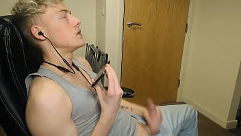 Preview 4 of Boy Fuck Tube Hijab - British Guy Dirty Talking To His Girl On The Phone While He Wanks