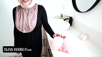 Preview 2 of Sex Fucking Free Korea Pron - Thick Hijab Wife Tokyo Lynn Can No Longer Resists Her Horny Husband