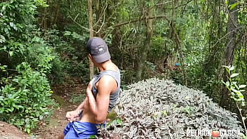 Preview 2 of Massage Www Xxx Com Faking Video - Subi a trilha e no caminho encontro um cafu&ccedil_u na punheta n&atilde_o resistir e gozamos juntos