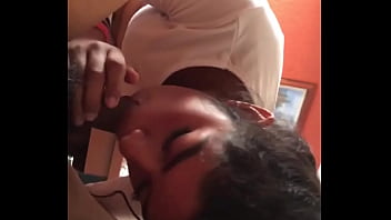 Preview 2 of Two Shemale With Big Balls Fuck - Flaca colegiala mamando verga