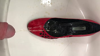 Preview 4 of Week Girl Rape - Pissing shoes in bath