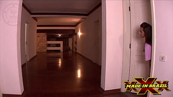 Preview 3 of Kriti Senon Xxx - Traindo o marido com o ladr&atilde_o de calcinhas. Sonho de todo corno,  deu abrigo ao Ricard&atilde_o enquanto sua mulher geme dando o cuzinho - Nicolle Bittencourt - Capoeira - Paulo Machy - Dire&ccedil_&atilde_o Andre Garcia - Cena completa no Red
