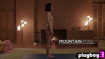Preview 2 of Pinnini Koduku Dengulaata - Amazing MILF with amazing ass and small tits enjoyed amazing yoga poses