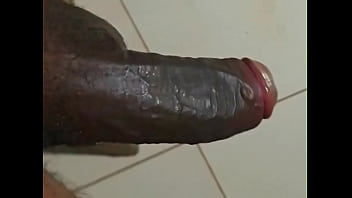 Preview 2 of Ebony Cleaning Pee - Marckinhos gostoso