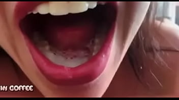 Preview 1 of Busty Trailer Trash Dp - COMENDO A EMPREGADA NO PELO,  ARROMBANDO O CUZAO DELA E DANDO BANHO DE LEITE. Melissa Lisboa
