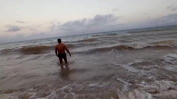 Preview 4 of Hot Sex Taboo Porn - Yuri Ga&uacute_cho - Casal Paradise LOIRA GOSTOSA NINFETA CHUPANDO E LEVANDO RECEBENDO PORRA DE ESTRANHO NA PRAIA DE NUDISMO