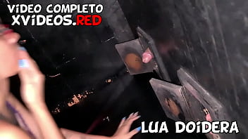Preview 1 of Exploited Chloe - Na cabine da festa de swing chupei um monte de rola na gloryhole pra depois gozar gostoso no pau de outro macho e ele gozou em cima de mim