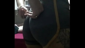 Preview 2 of Ass Sqirit - Meu shortinho de treino. Short bem curtinho pra ir na academia e receber os olhares de vontade