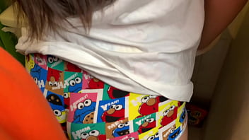 Preview 2 of Srxcy Indian Womens - Hermanastro no me la metas por el culo me duele mucho | mi hermanastro entra al ba&ntilde_o mientras me cepillo los dientes y me exita mucho sentir su pene duro | buenos dialogos