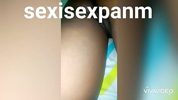 Preview 3 of Aloha Tube Pantyhose - Un peu agit&eacute_ en attendant ma bite