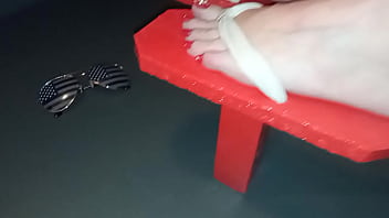 Preview 1 of Films X Big - Geisha L red japanese Geta 25 cm high heels crush USA sunglasses (video short version)