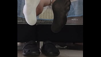 Preview 2 of Sarah Smiley Sunday - Suck his feet for cum