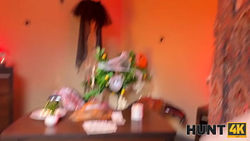 Preview 3 of Don Fuck Sex - HUNT4K. Hunter ran into a sexy chick in public and fucked her in the fortune-telling salon