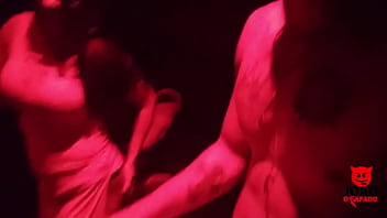 Preview 2 of American Leaked Xxx Vedeo - SEXO NA FESTA - TRANSANDO COM AS AMIGAS NA CABINE ( COMPLETO NO RED )