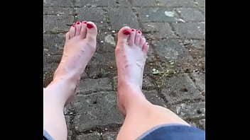 Preview 3 of Addicted Slave Girl - Nackte F&uuml_&szlig_e am Maifeiertag