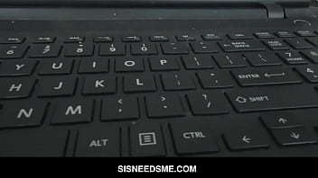 Preview 1 of Sunny Leone Xhd Sex Video - Blonde tiny teen stepsister Riley Star offered stepbro her pink pussy on the couch POV