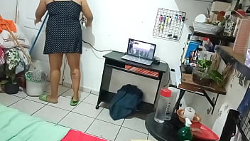 Preview 1 of Female Orgasm Completed - Milf madurita haciendo limpieza en su cuarto 3