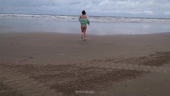 Preview 1 of O Due E Ignoti E - Novinha Gostosa Casada Mamou Meu Pau na Praia em P&uacute_blico Durante o Dia Pra Todo Mundo Ver! (CoupleLuna &amp_ Candy Crush Brasil)