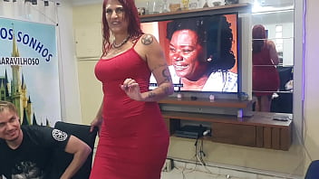 Preview 4 of Bur Loara - Caiu no zap !!! Minha sogra na festa dando mole para o negao dotado e novinho branquinho