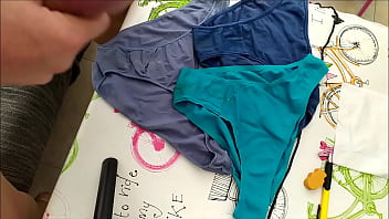 Preview 1 of Kya Mtlb - Corrida en bragas de mi mujer 202