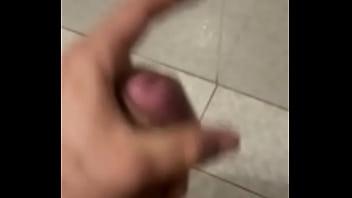 Preview 3 of Dishonest Hidden - Solo en el ba&ntilde_o