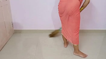 Preview 1 of Pussy In Pableck - घर में झाड़ू पोछा करने वाली जवान लड़की को चोदा XXX Desi Fuck साफ हिंदी आवाज में