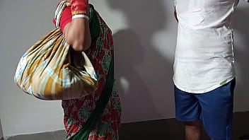 Preview 1 of Pxxx Vido - बर्तन बेचने आयी जवान आंटी को जमकर चोदा - साफ हिंदी आवाज में