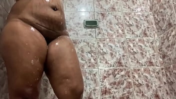 Preview 4 of Desi Fudda Com - Tirando a calcinha no banho e mostrando minha buceta