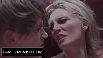 Preview 4 of Delicieuse Pipeuse A Genoux - Sensual Stepmom Has Nothing to Do Then Fuck her Stepson
