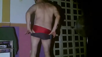Preview 2 of Gaandi Baat 2 - Sensual baile stripper en el gimnasio