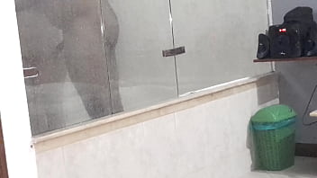 Preview 1 of Shy Shy Xxx - Gostosa Argentina pendeja follando y mamando en la ba&ntilde_era de un hotel da una rica montada - Yulisahot - Andy Z 94