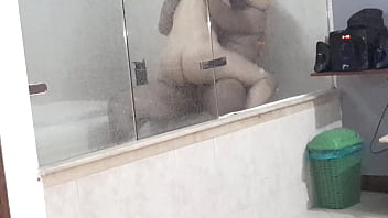 Preview 4 of Shy Shy Xxx - Gostosa Argentina pendeja follando y mamando en la ba&ntilde_era de un hotel da una rica montada - Yulisahot - Andy Z 94