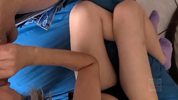 Preview 1 of Sara Xangels - Morrita ardida en cuanto se pelea con el novio viene por su dotaci&oacute_n de verga,  me la mama como desesperada hace su tanguita negra al lado y y me hace follarla hasta avent&aacute_rselos