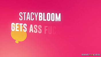 Preview 4 of Sexvib Eo - Stacy Bloom Gets Ass Fucked / Brazzers  / download full from http://zzfull.com/sun