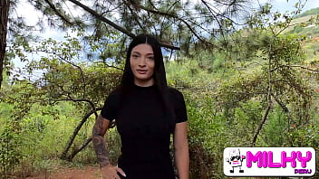 Preview 2 of Jepang Big Tits - Ofreciendo dinero a chica sexy en el bosque a cambio de sexo