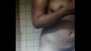 Preview 2 of Extrem Ohmibod - Teen tasting pussy after showering