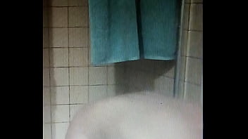 Preview 4 of Extrem Ohmibod - Teen tasting pussy after showering
